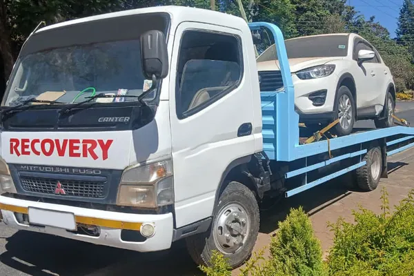 Robin Breakdown Recovery truck assisting a broken down vehicle on roadside